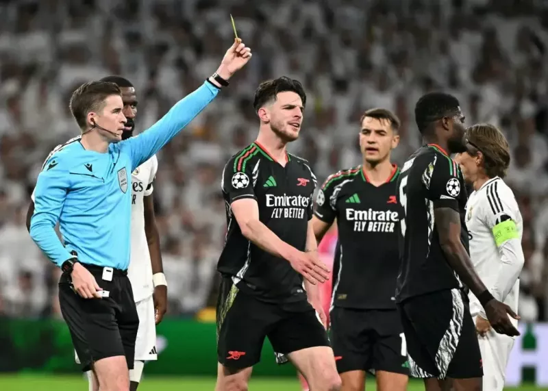 جریمه یک لحظه حماقت: هافبک آرسنال محروم شد!