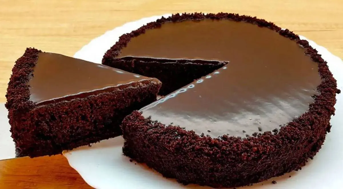 طرز تهیه کیک خیس شکلاتی به روش کافی شاپی ؛ یک عصرانه دل انگیز