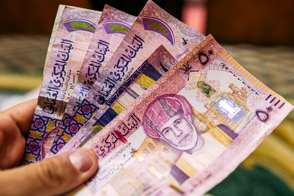 روند نزولی در بازار ارز تهران همچنان ادامه دارد/ ریزش قیمت ریال عمان و درهم امارات