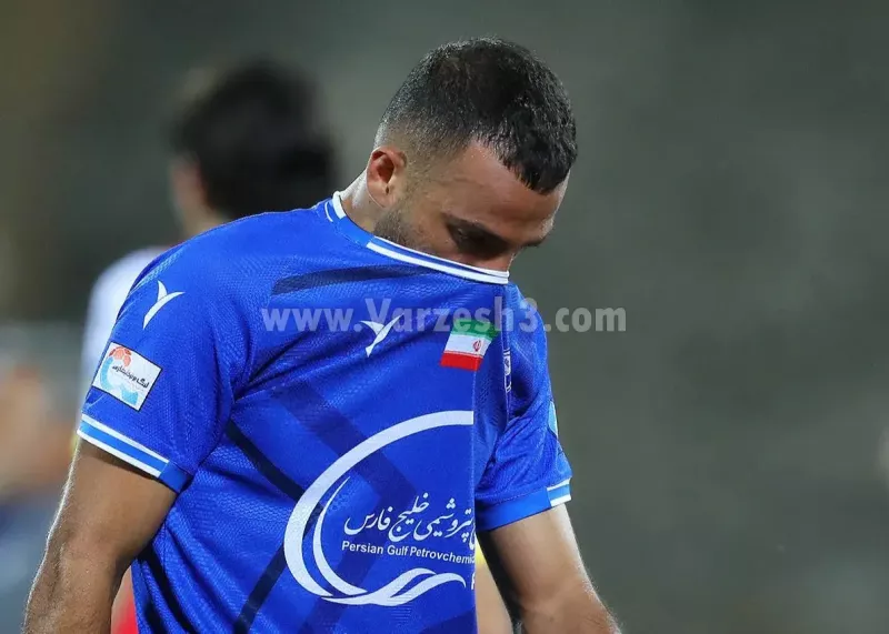 اشک ستاره استقلال در آمد