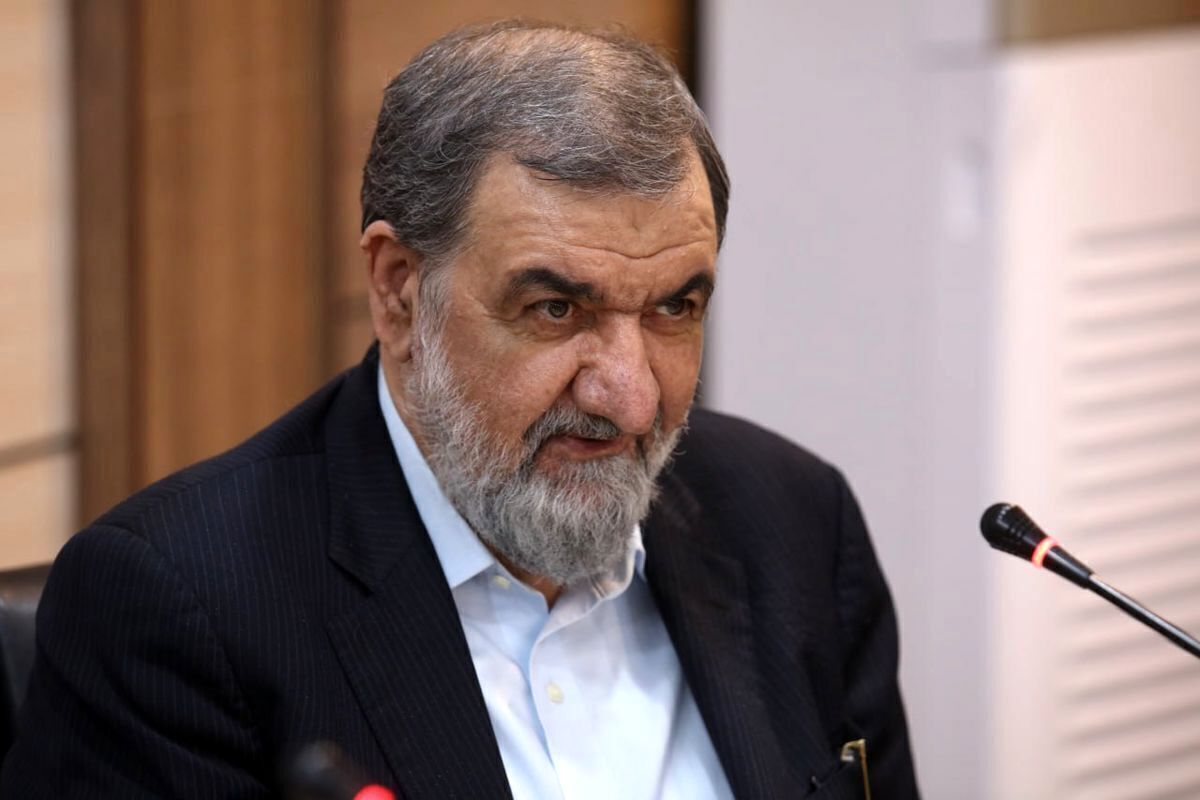محسن رضایی: اظهارات متناقض ترامپ و نماینده او نشانه عدم‌ انسجام درونی است
