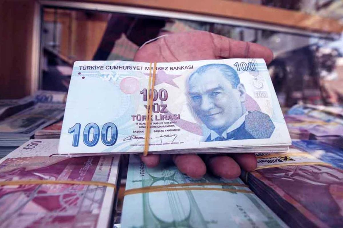 بازار ارز نزولی ماند/ افت قیمت لیر ترکیه و درهم امارات