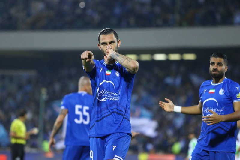 استقلال تمام داشته‌هایش را در زمین رو کرد!