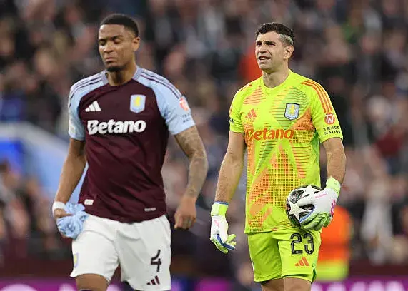 دیبو مارتینز‌ دارد‌ محبوب فرانسوی‌ها می‌شود! (عکس)