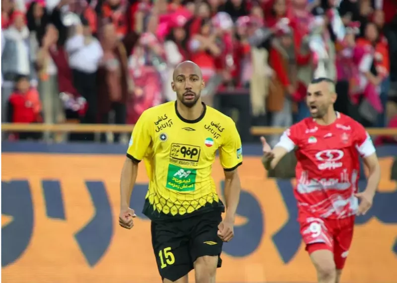 همسر انزونزی خوشحال از کادویِ پایان بازی