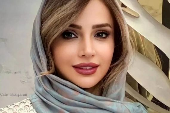 اتوبوس سواری شبنم قلیخانی با استایل شیک | خانم بازیگر چقدر مردمی و خاکی شده