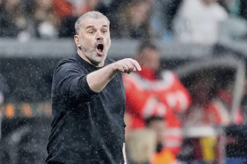 خشم پوستکوگلو: نمیروم، باید تحملم کنید!