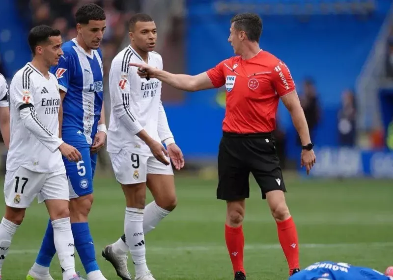 رسمی: امباپه فقط یک جلسه محروم شد