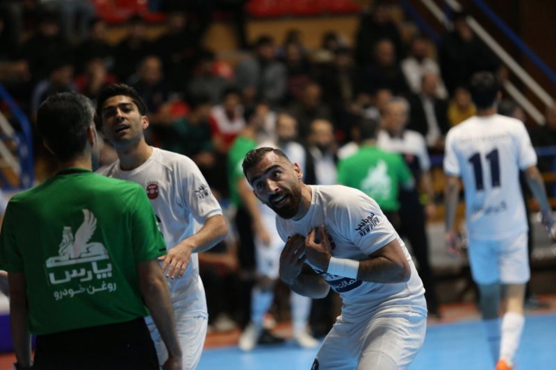 مرد سال آسیا به آغاز فصل جدید لیگ برتر می‌رسد