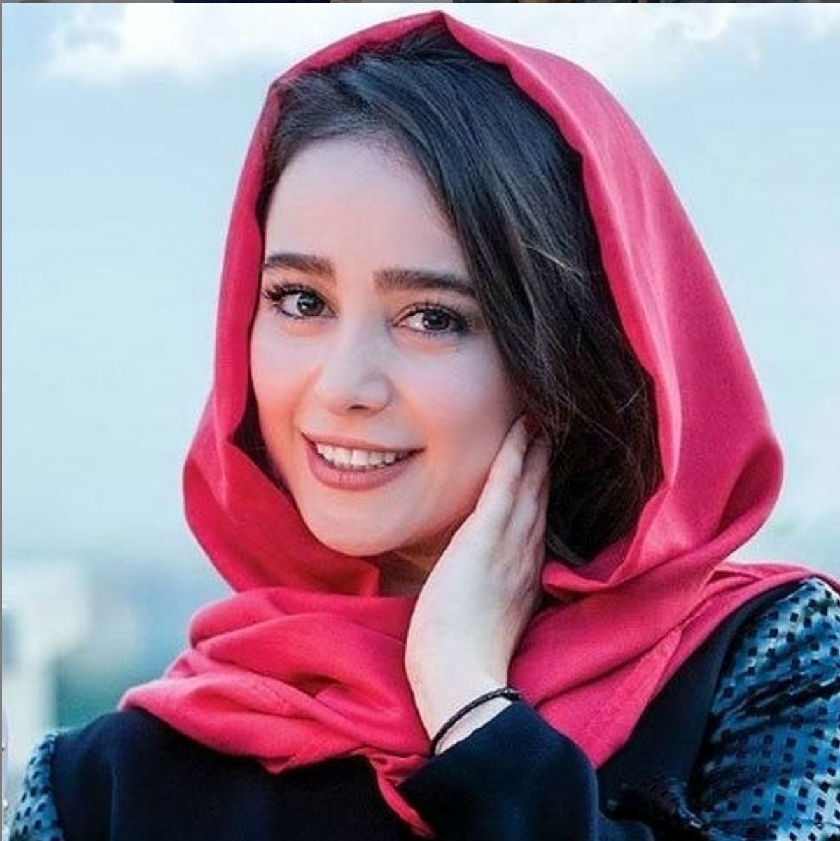 سبد گل بزرگ الناز حبیبی برای این آقا | خبری در راه است ؟