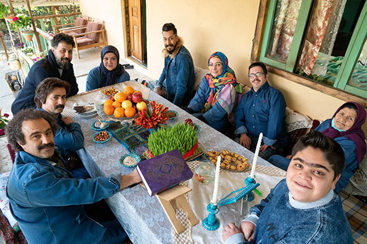سکانس خنده دار سریال پایتخت وقتی نقی غذای حیوانات خانگی می خوره !