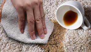 چند راهکار عالی برای تمیز کردن لکه چای از روی فرش