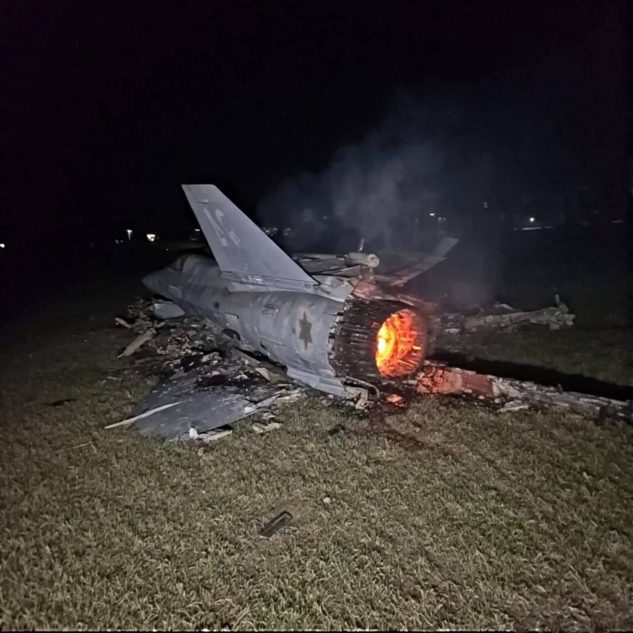 تصویری از لاشه f35 که توسط ایرانی ها نابود شد