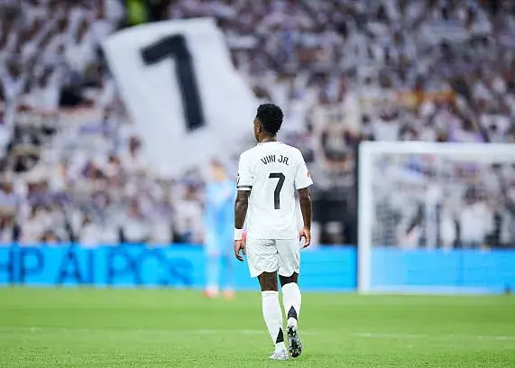 قرار وینی با هواداران رئال: فردا ساعت ۹! (عکس)