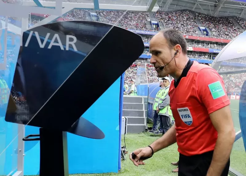 راهحل قطعی برای VAR: داور را حذف کنید!