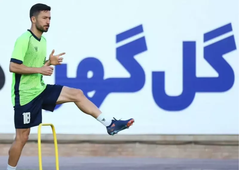 قهرمان سابق لیگ برتر علیه استقلال (عکس)