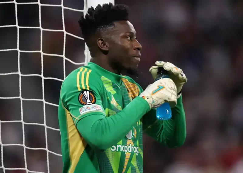 دروازه‌بان منچستر در انتظار پیشنهادات عربستانی