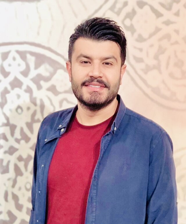 مجری صدا و سیما با لباس نظامی روی آنتن رفت + فیلم