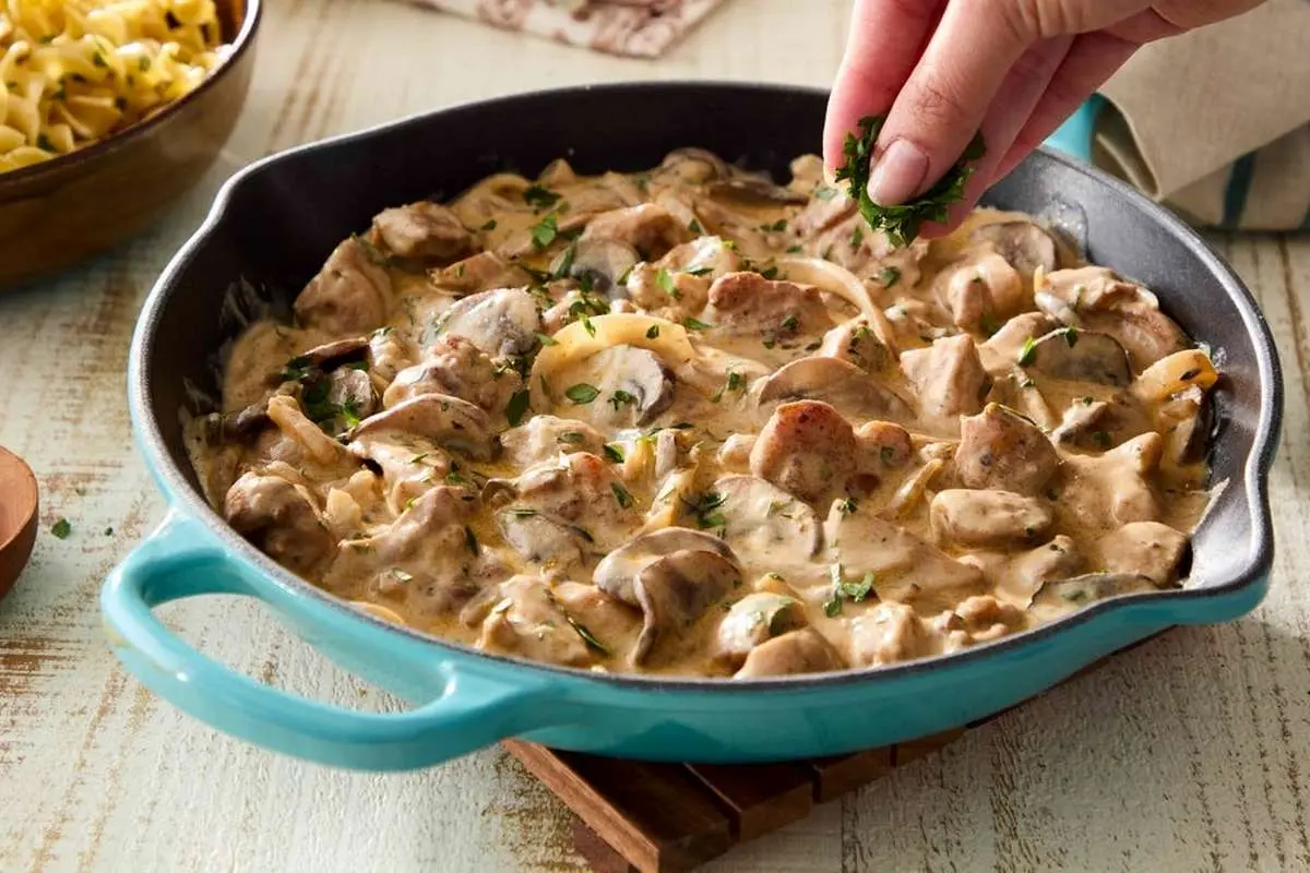 دستور پخت خوراک مرغ روسی ؛ یک شام عالی و فوری