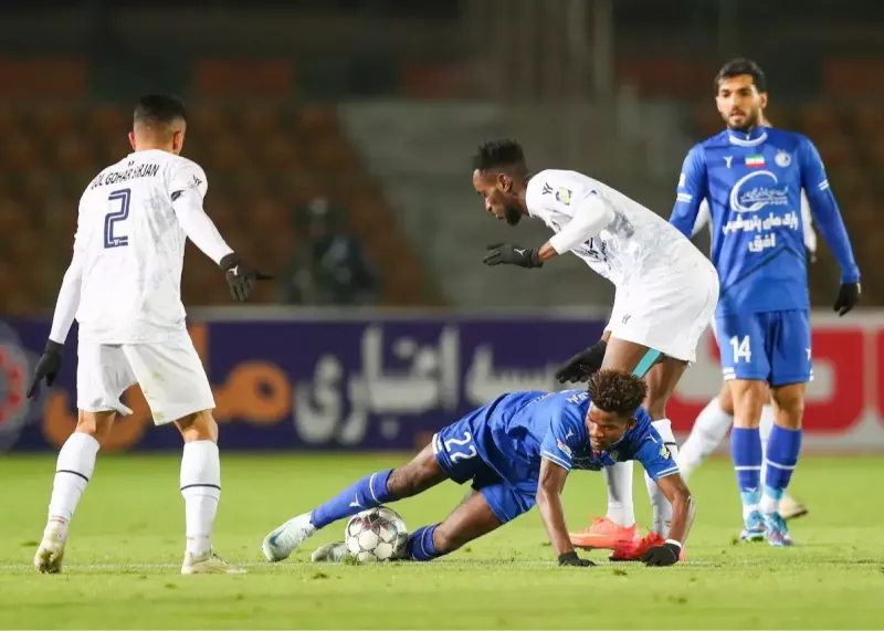 گزارش زنده: گل‌گهر 1 - استقلال 0