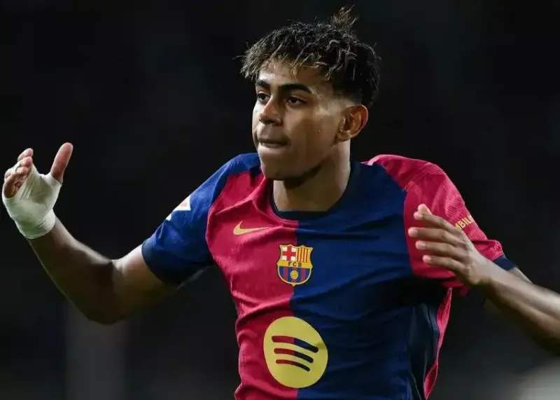 یامال: باورم نمیشود جای نیمار و مسی ایستادهام