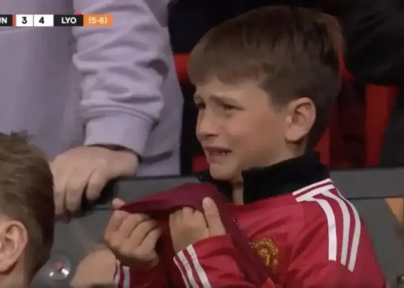 زیباترین عکس سال در بازگشت معجزه‌آسای یونایتد