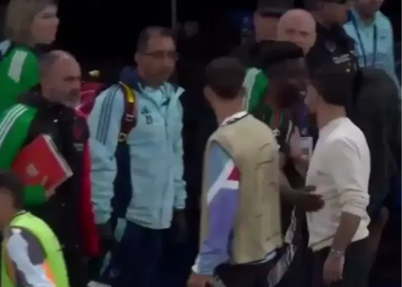 اتفاق جنجالی برنابئو: درگیری کارواخال و ساکا (عکس)