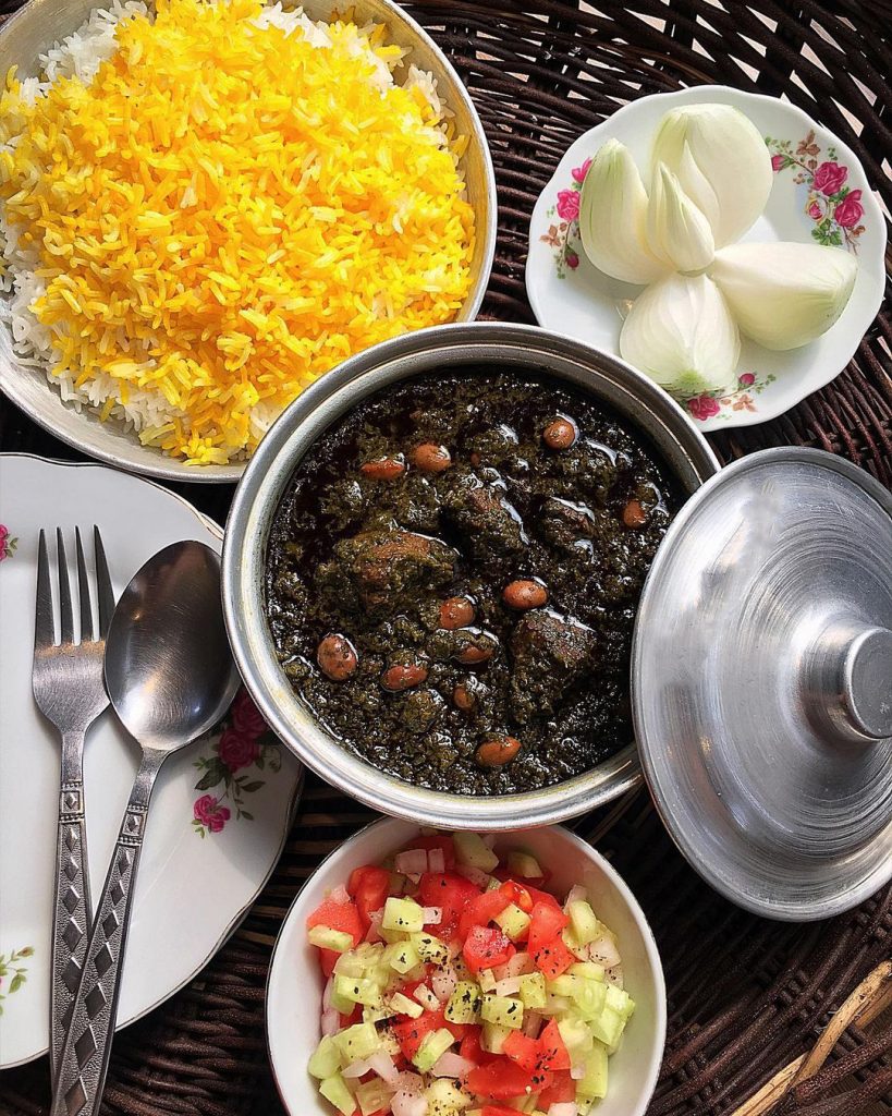 راز تیره و سیاه شدن قرمه سبزی رستورانی + فیلم