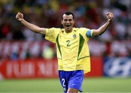 خیلی وقت پیش باید توپ طلا را به رافینا می‌دادند