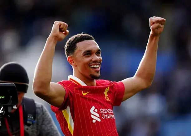 سلام به رئال از مقابل نقطه کرنر معروف آنفیلد!