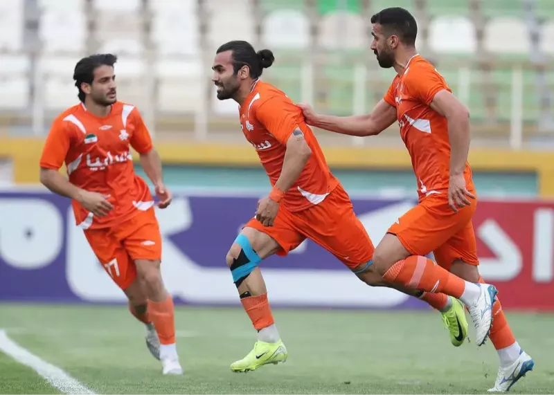 لیگ یک / نارنجی‌ها بیخ‌گوش آریو!