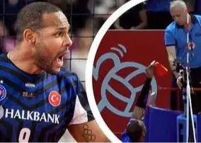 جنجال ستاره برزیلی: به داور کارت نشان داد!