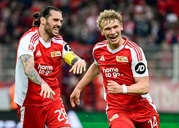 ۸ گل در ۴۵ دقیقه: نیمه اول جنون آمیز در بوندسلیگا