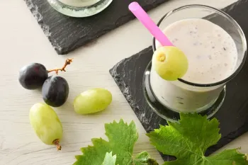 طرز تهیه  میلک شیک انگور خوشمزه ؛ یک نوشیدنی عالی برای تابستان