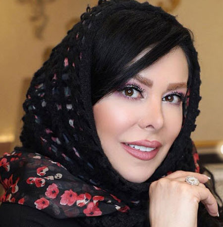 استایل شیک و جوان پسندانه فلور نظوری در آلمان | فلور نظری در آستانه 60 سالگی همچون دختر 14 ساله اس