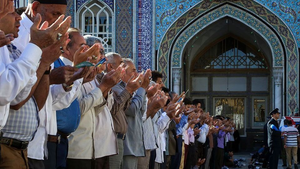 نماز عید قربان چگونه خوانده می شود ؟ | نحوه به جا آوردن نماز عید قربان
