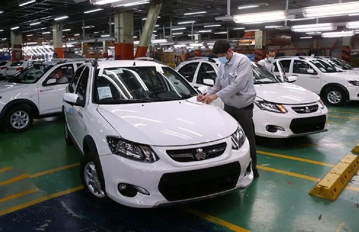 نوسان در بازار خودرو/ ساینا ارزان شد