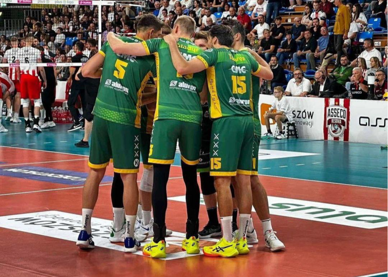 نیمه نهایی والیبال لهستان با حضور یک ایرانی