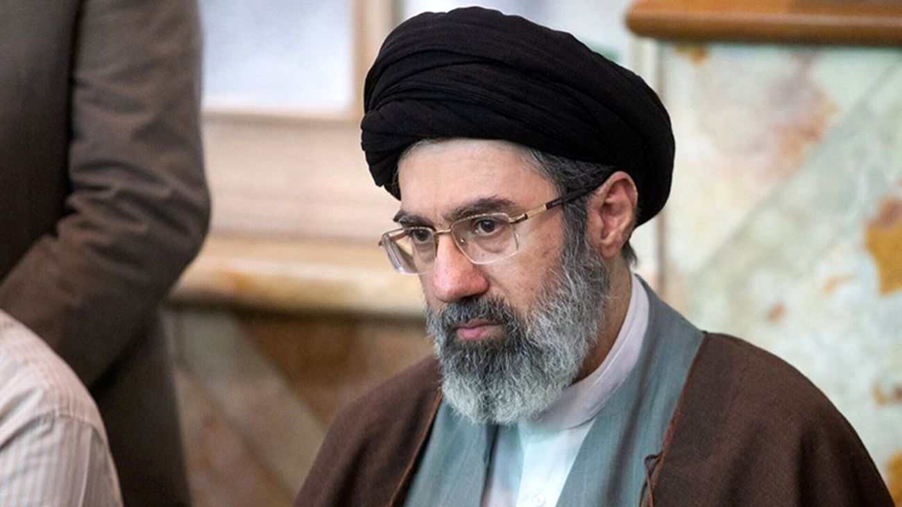 حضور فرزند رهبر انقلاب در مراسم تشییع شهدای اقتدار | ویدیو
