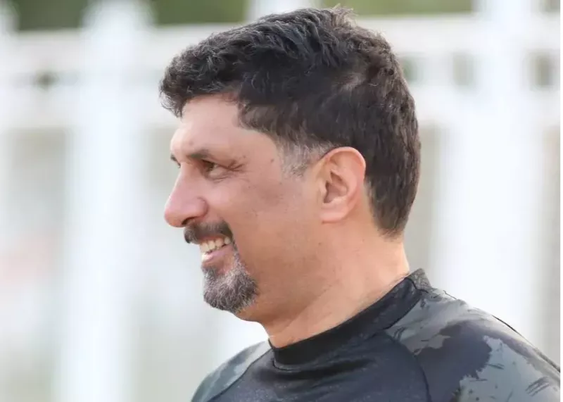 چهار مهره کلیدی دور از دست حسینی